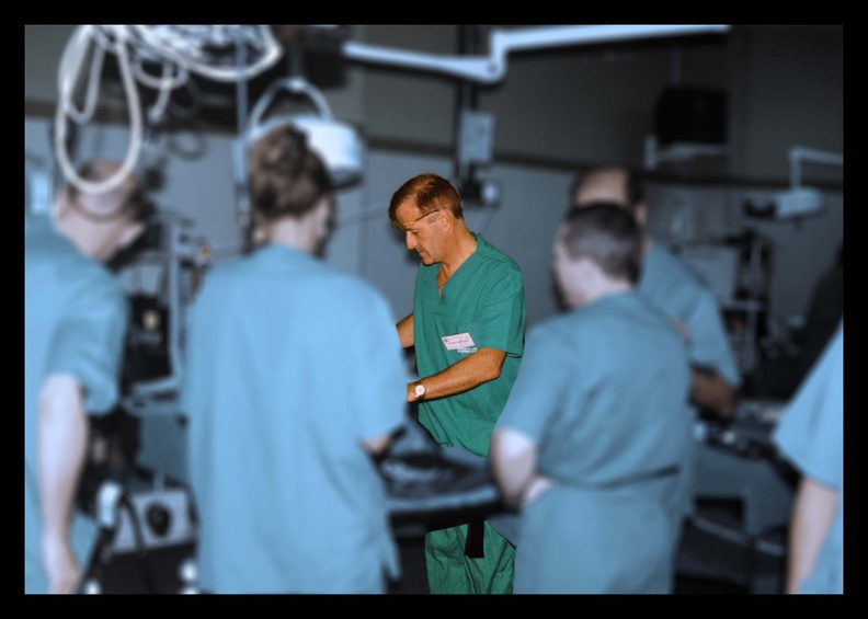 
                                    El Dr. Marc Henroteaux, colaborador científico de la Unidad de Endoscopia, en el XV Curso Nacional e Internacional de Endoscopia, celebrado en el CCMI (2000)
                            